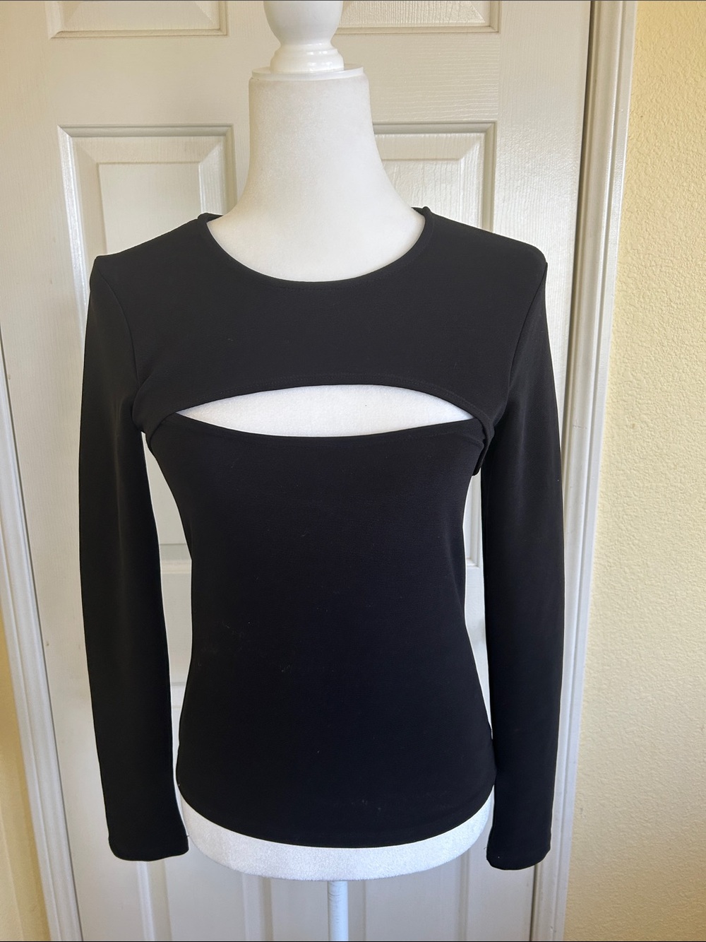 Zara Black Long-Sleeve Cutout Front Top
